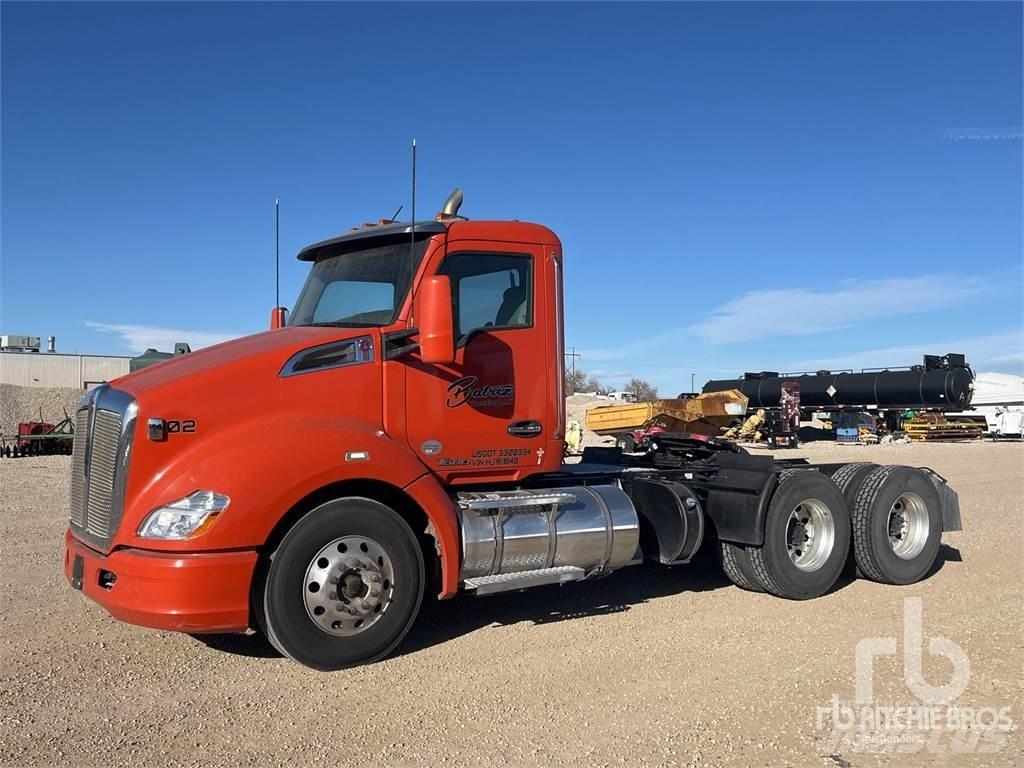 Kenworth T-680 Тягачі