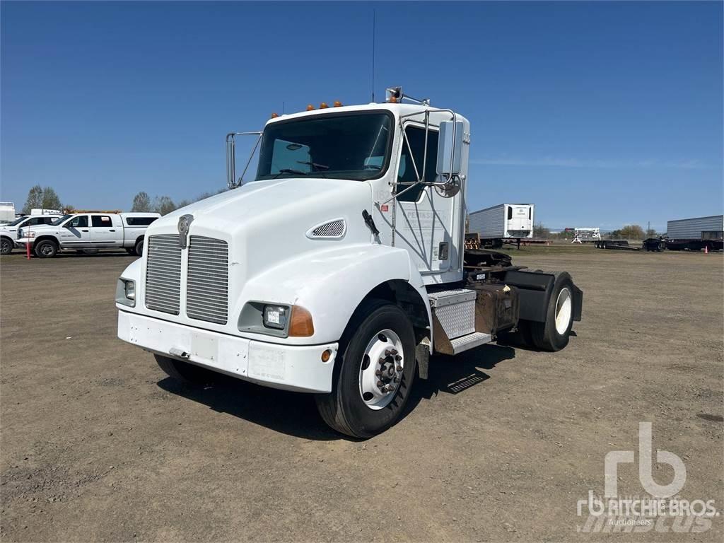 Kenworth T300 Тягачі