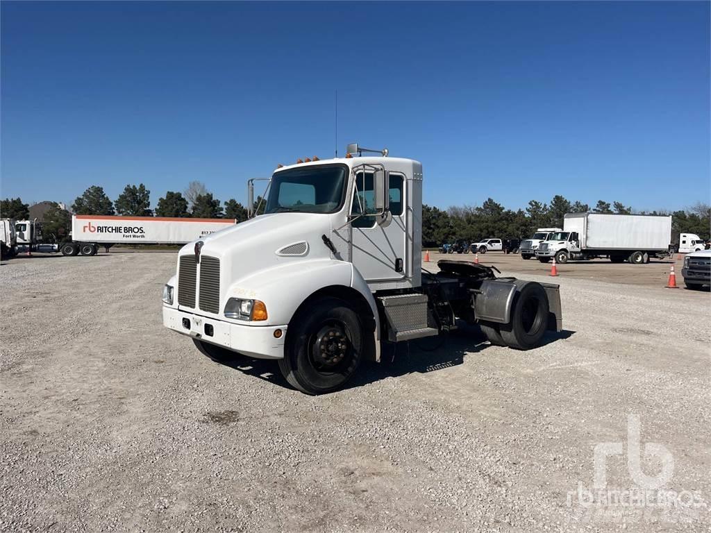 Kenworth T300 Тягачі