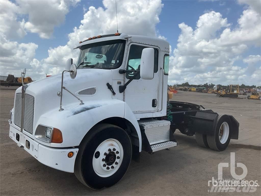 Kenworth T300 Тягачі