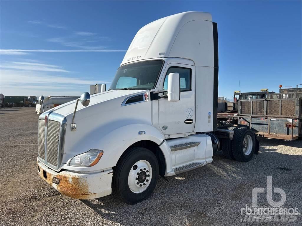 Kenworth T680 Тягачі
