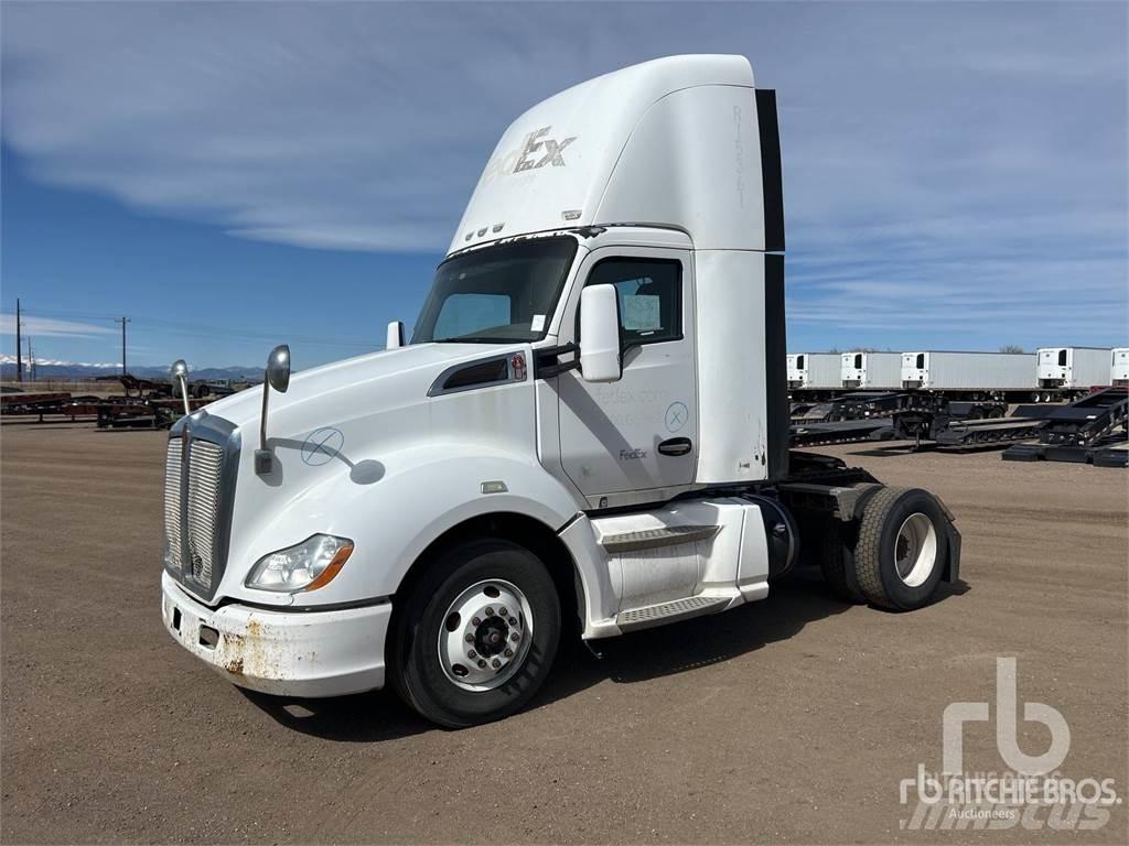 Kenworth T680 Тягачі