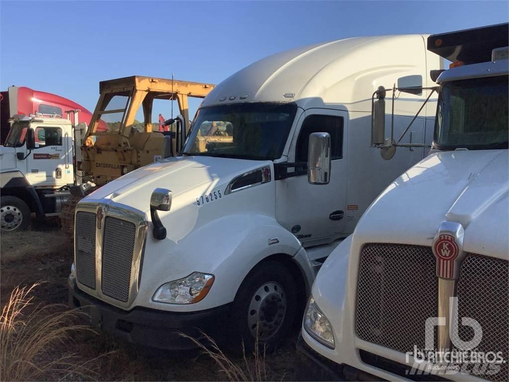 Kenworth T680 Тягачі