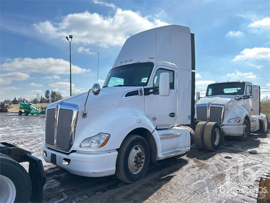 Kenworth T680 Тягачі
