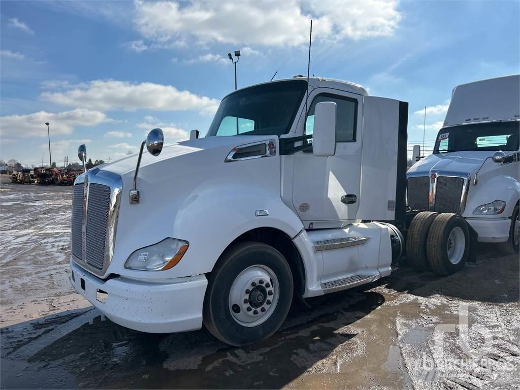 Kenworth T680 Тягачі