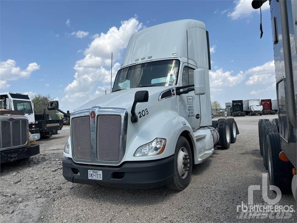 Kenworth T680 Тягачі