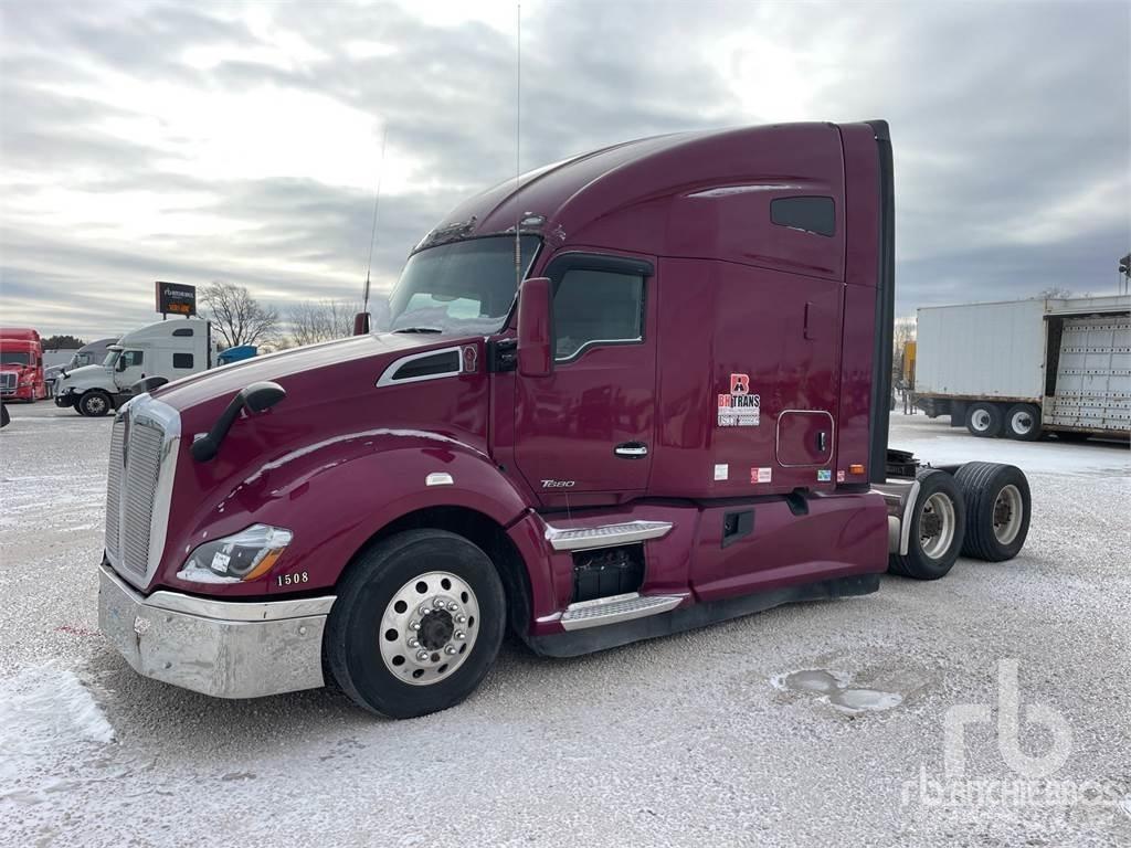 Kenworth T680 Тягачі
