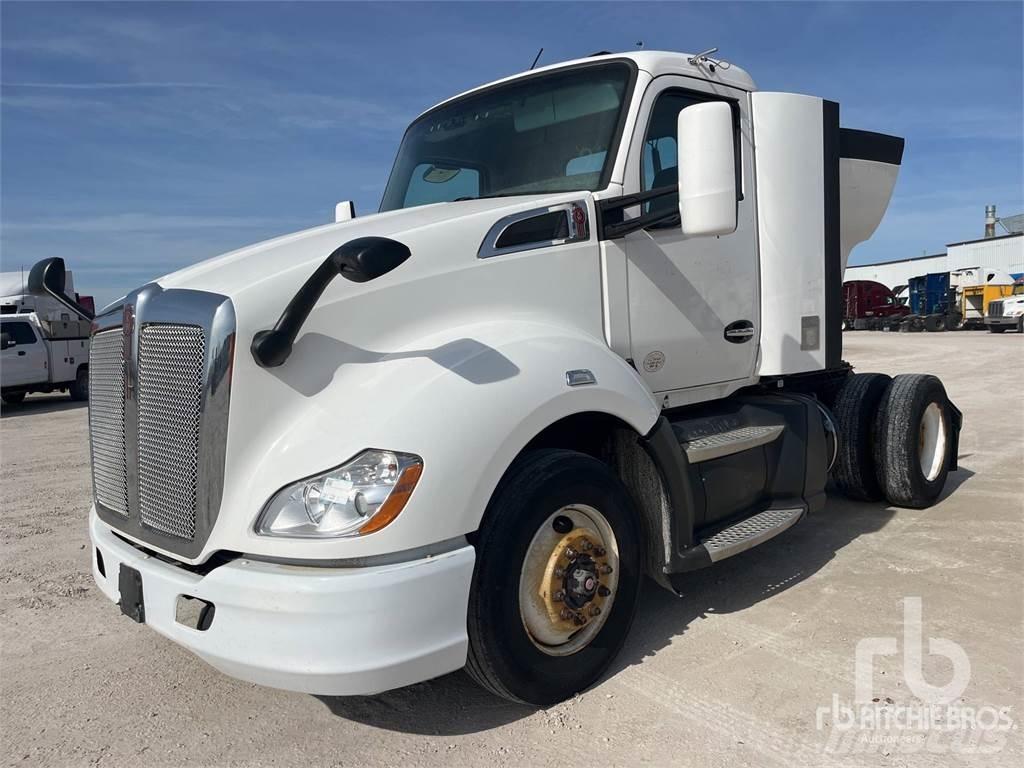 Kenworth T680 Тягачі