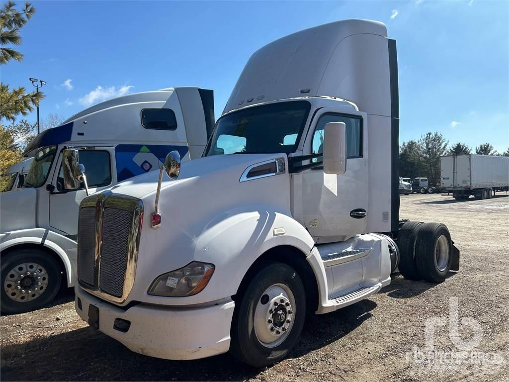 Kenworth T680 Тягачі