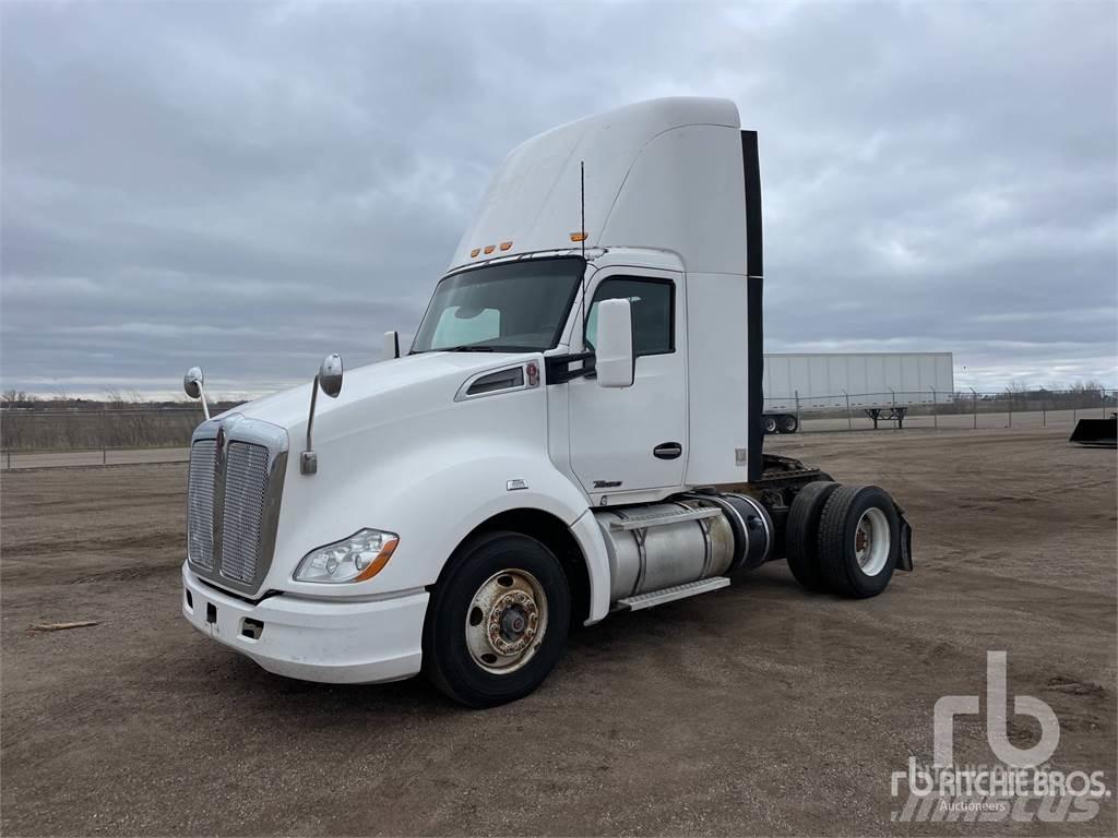 Kenworth T680 Тягачі