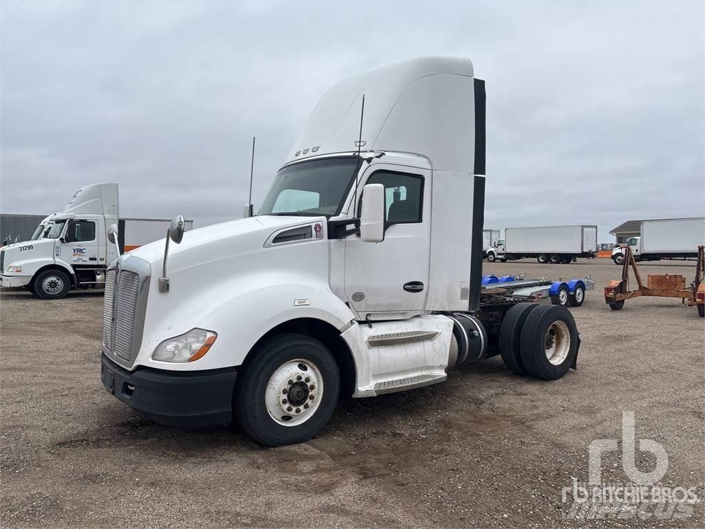 Kenworth T680 Тягачі
