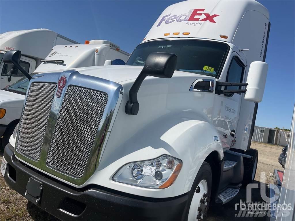 Kenworth T680 Тягачі