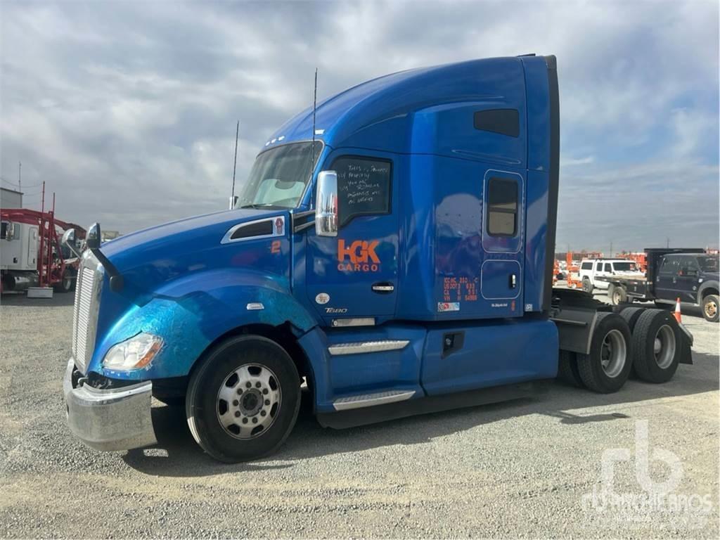 Kenworth T680 Тягачі