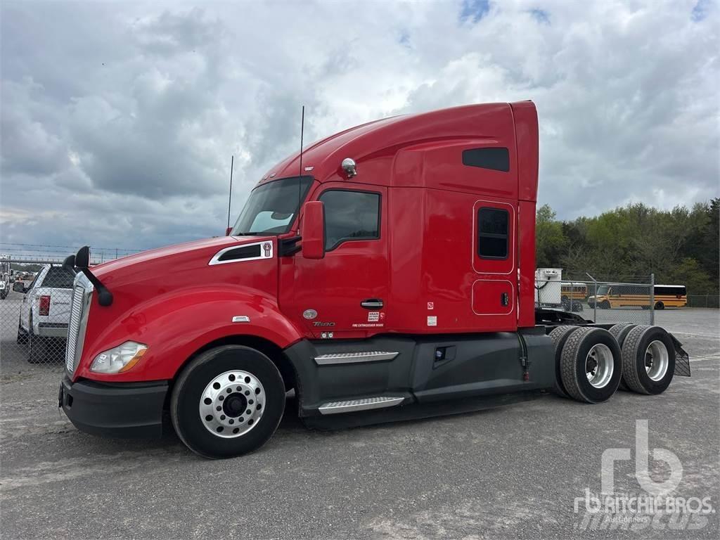 Kenworth T680 Тягачі