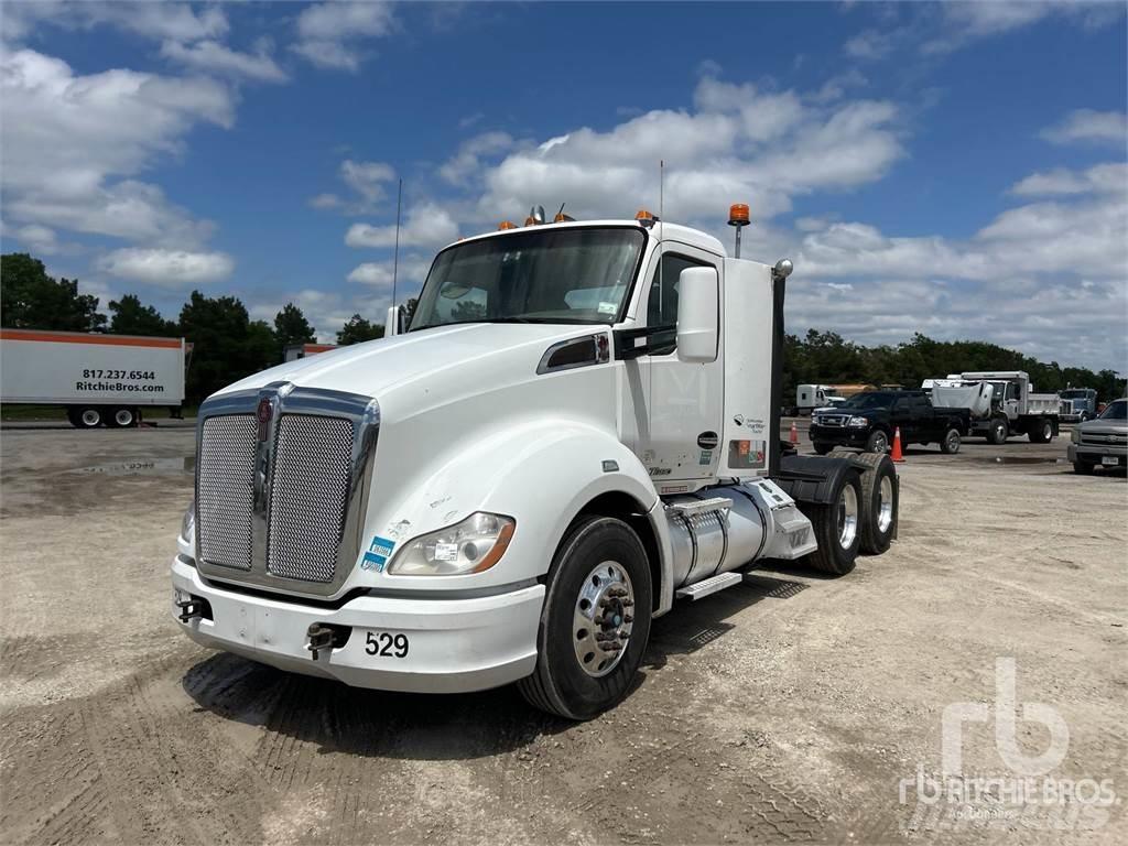 Kenworth T680 Тягачі