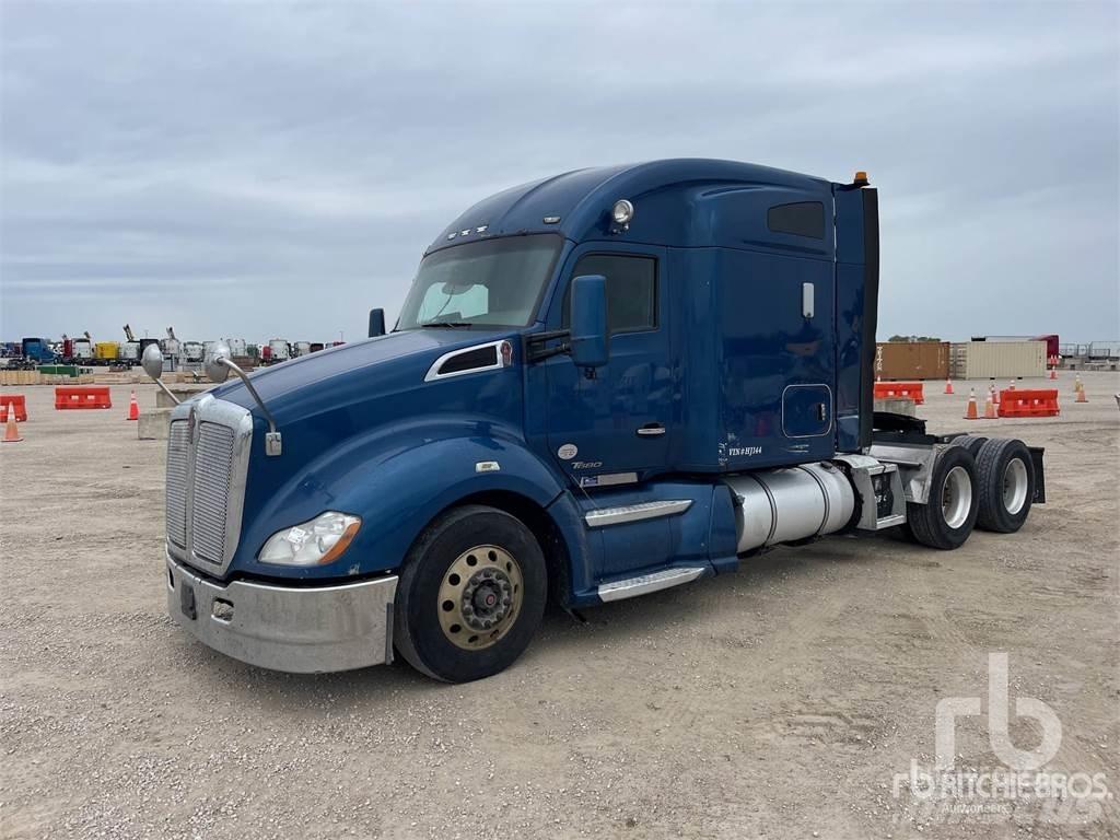 Kenworth T680 Тягачі