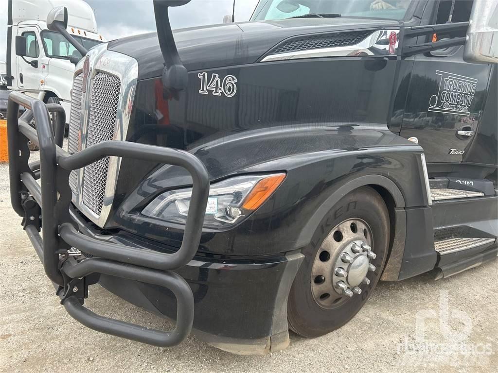 Kenworth T680 Тягачі