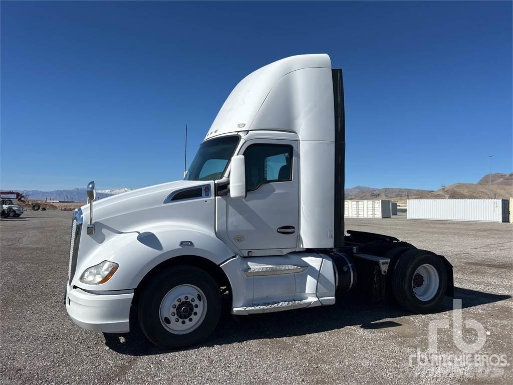 Kenworth T680 Тягачі