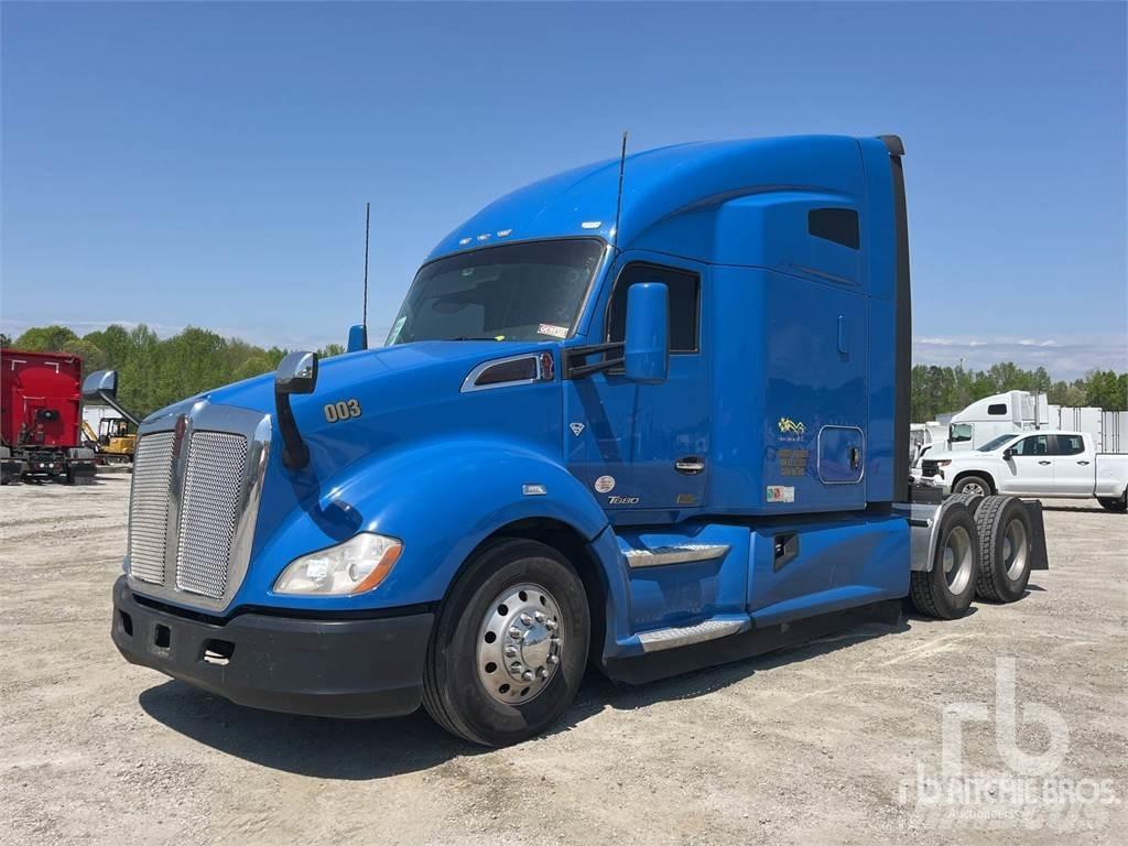 Kenworth T680 Тягачі