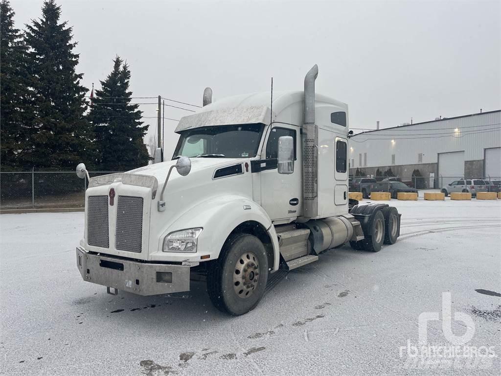 Kenworth T880 Тягачі