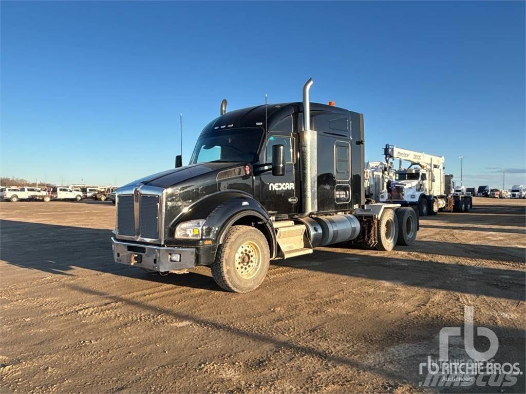 Kenworth T880 Тягачі