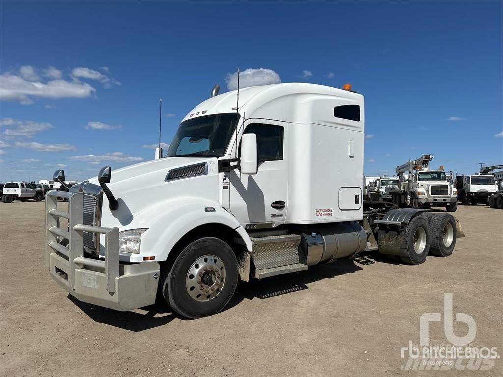 Kenworth T880 Тягачі
