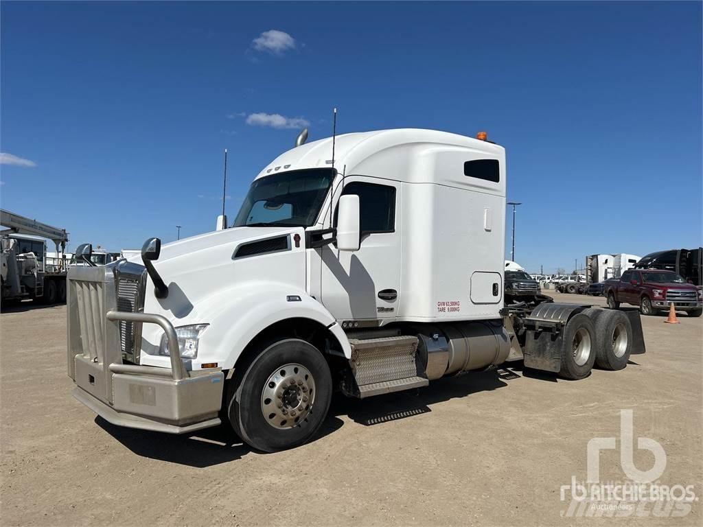 Kenworth T880 Тягачі
