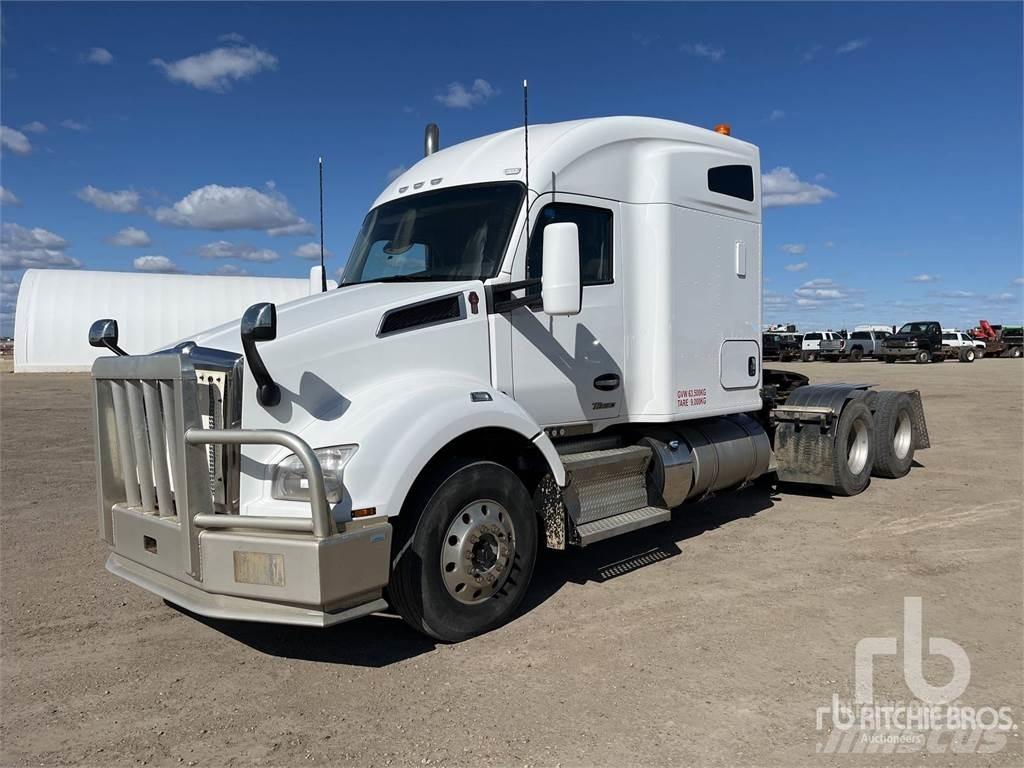 Kenworth T880 Тягачі