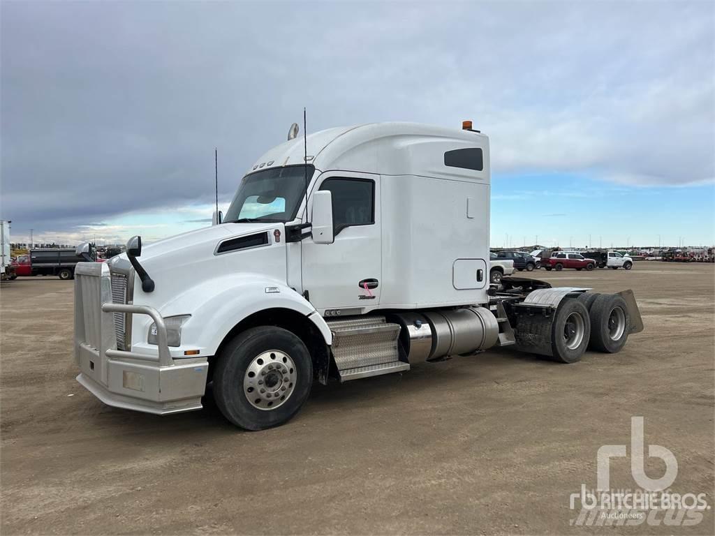 Kenworth T880 Тягачі