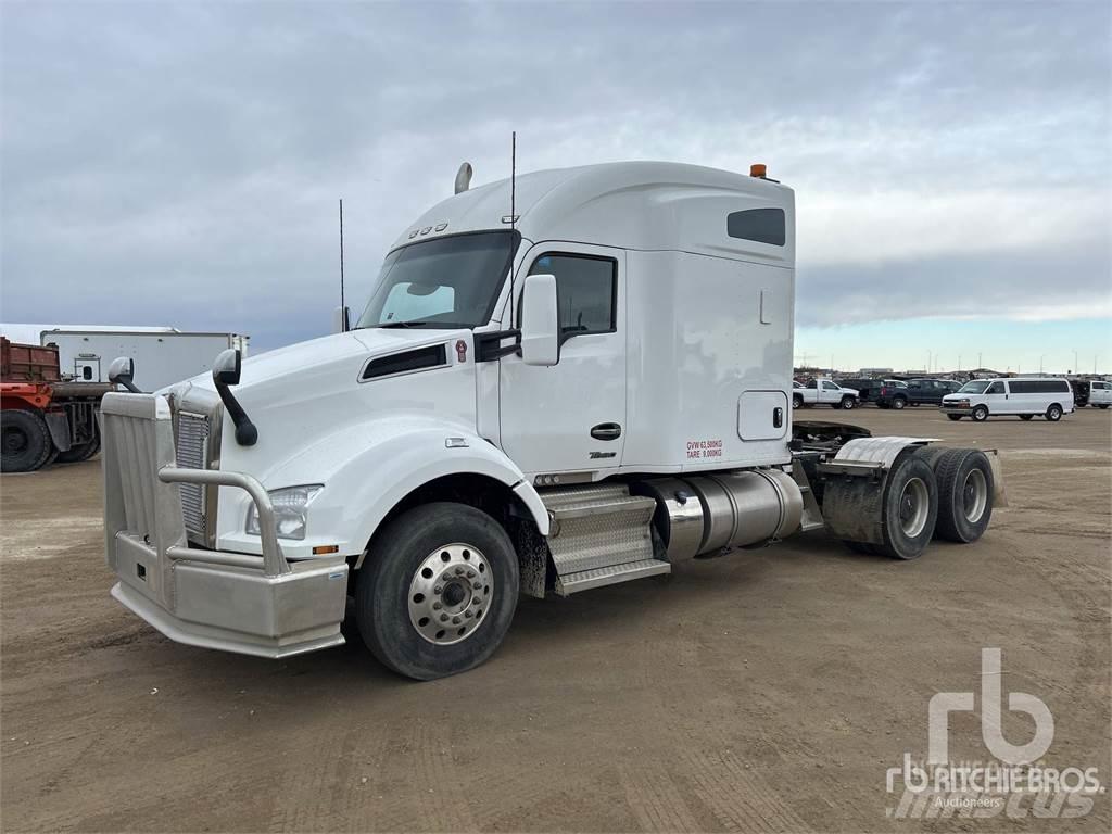 Kenworth T880 Тягачі