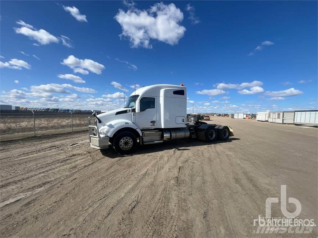 Kenworth T880 Тягачі