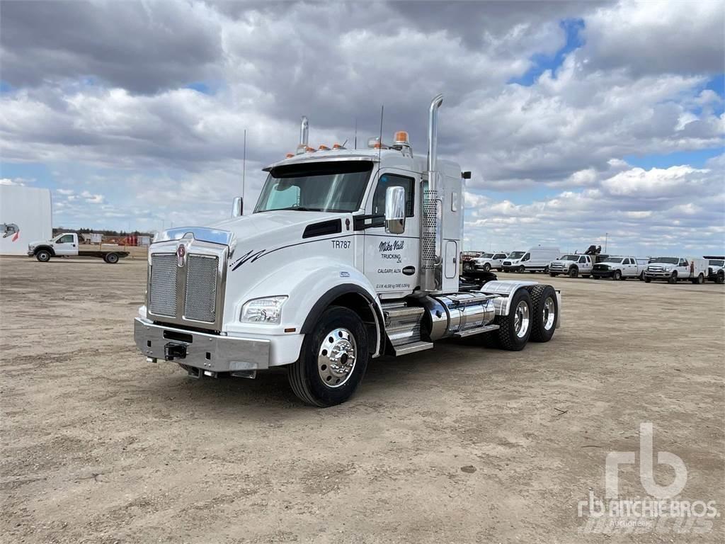 Kenworth T880 Тягачі