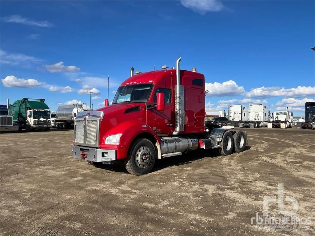 Kenworth T880 Тягачі
