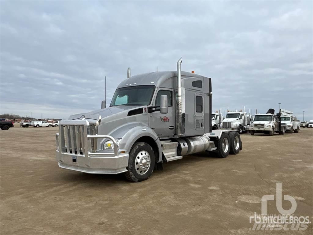 Kenworth T880 Тягачі