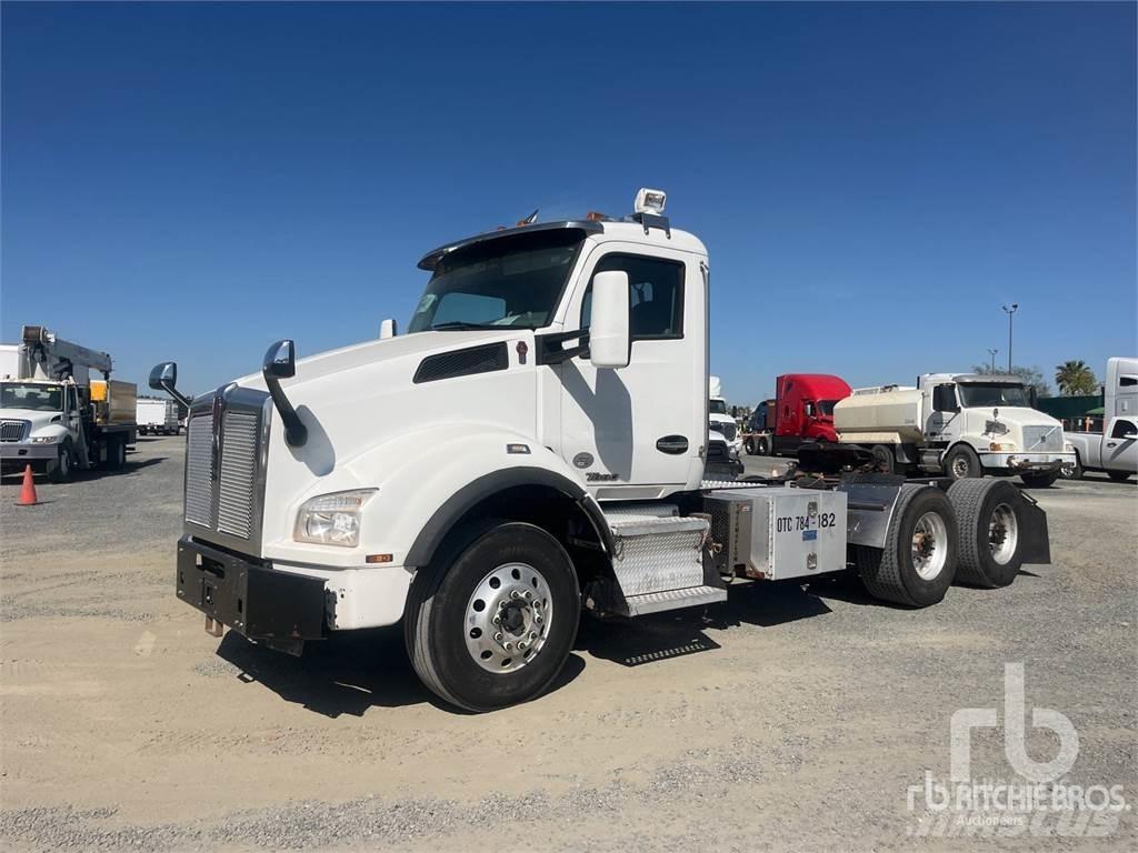 Kenworth T880 Тягачі