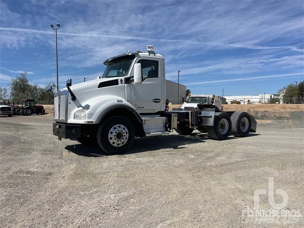 Kenworth T880 Тягачі