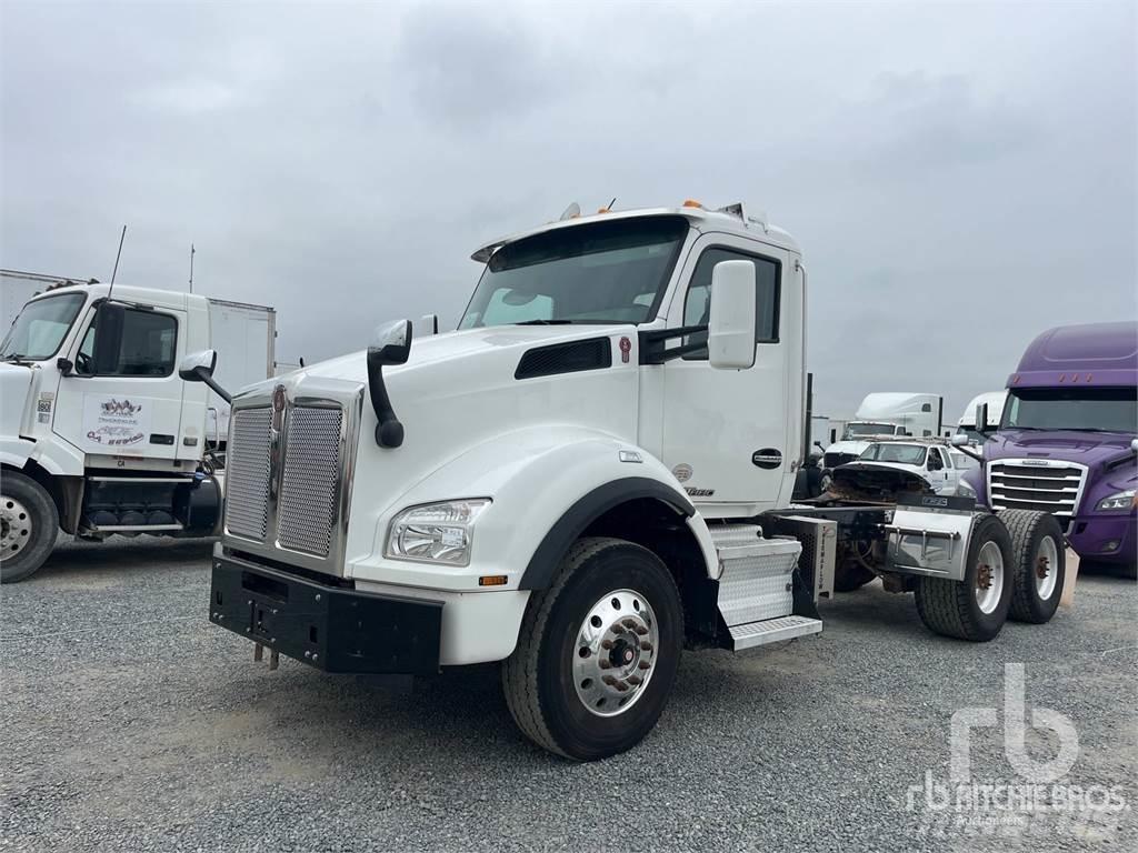Kenworth T880 Тягачі