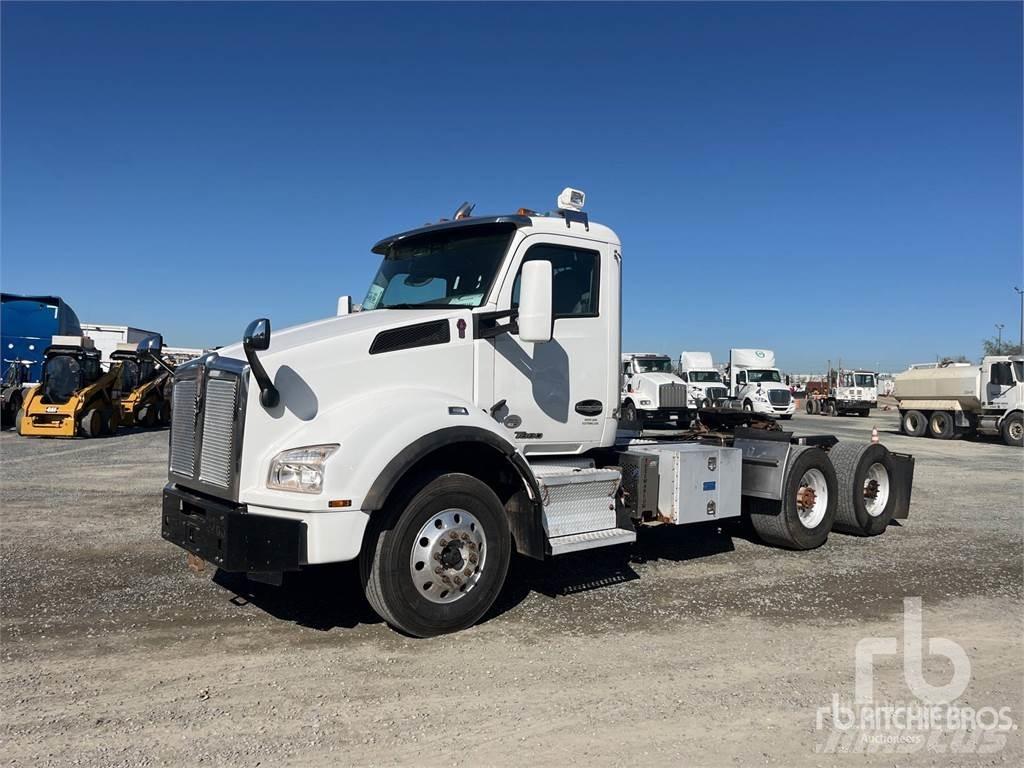 Kenworth T880 Тягачі