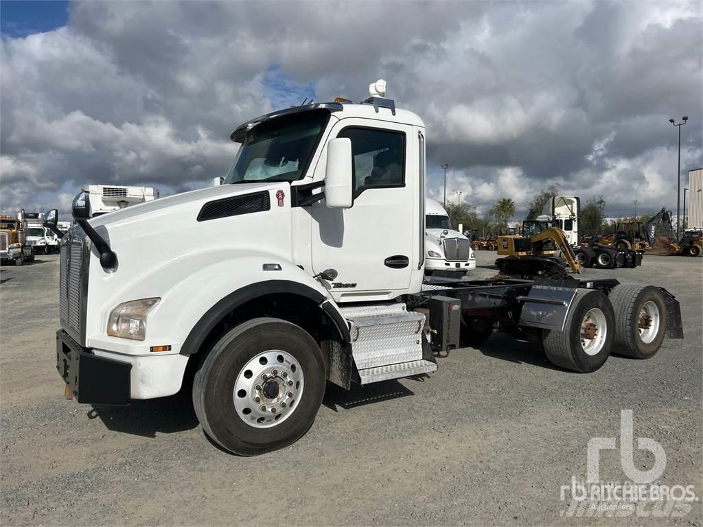 Kenworth T880 Тягачі
