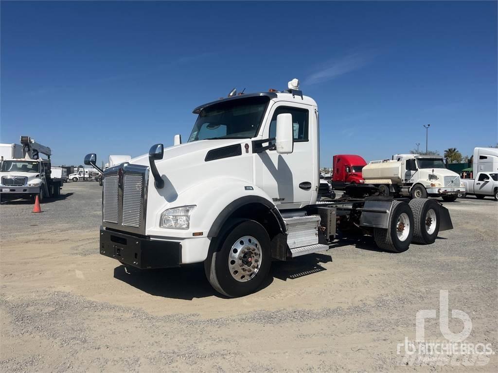 Kenworth T880 Тягачі