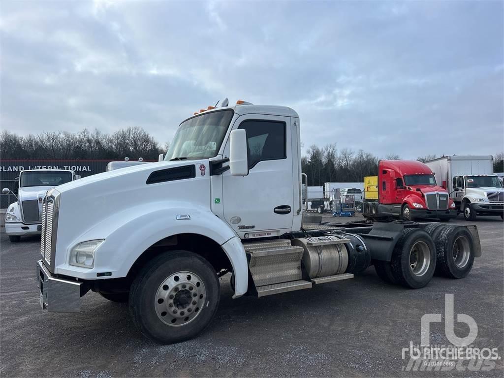 Kenworth T880 Тягачі