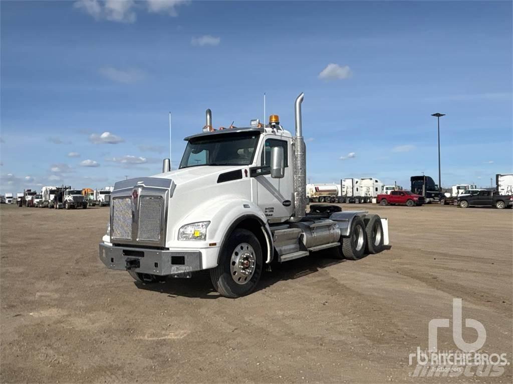 Kenworth T880 Тягачі