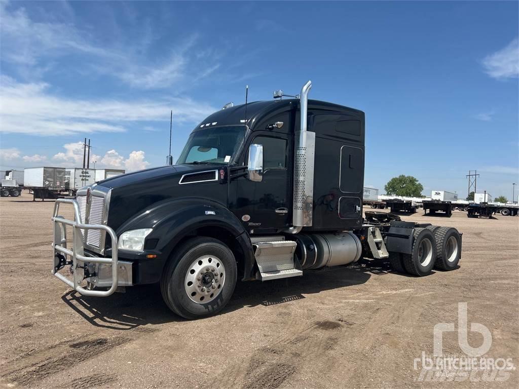 Kenworth T880 Тягачі