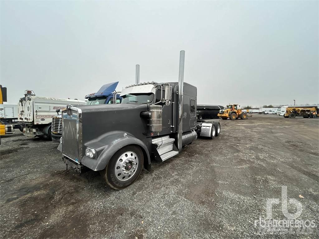 Kenworth W900 Тягачі