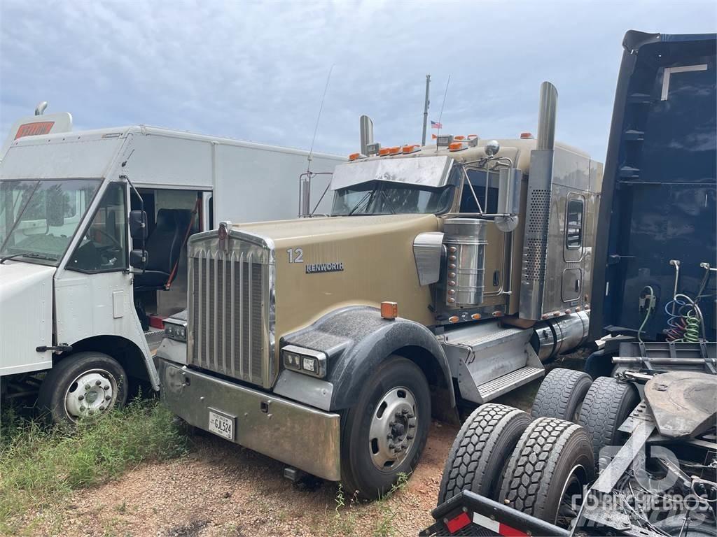 Kenworth W900 Тягачі