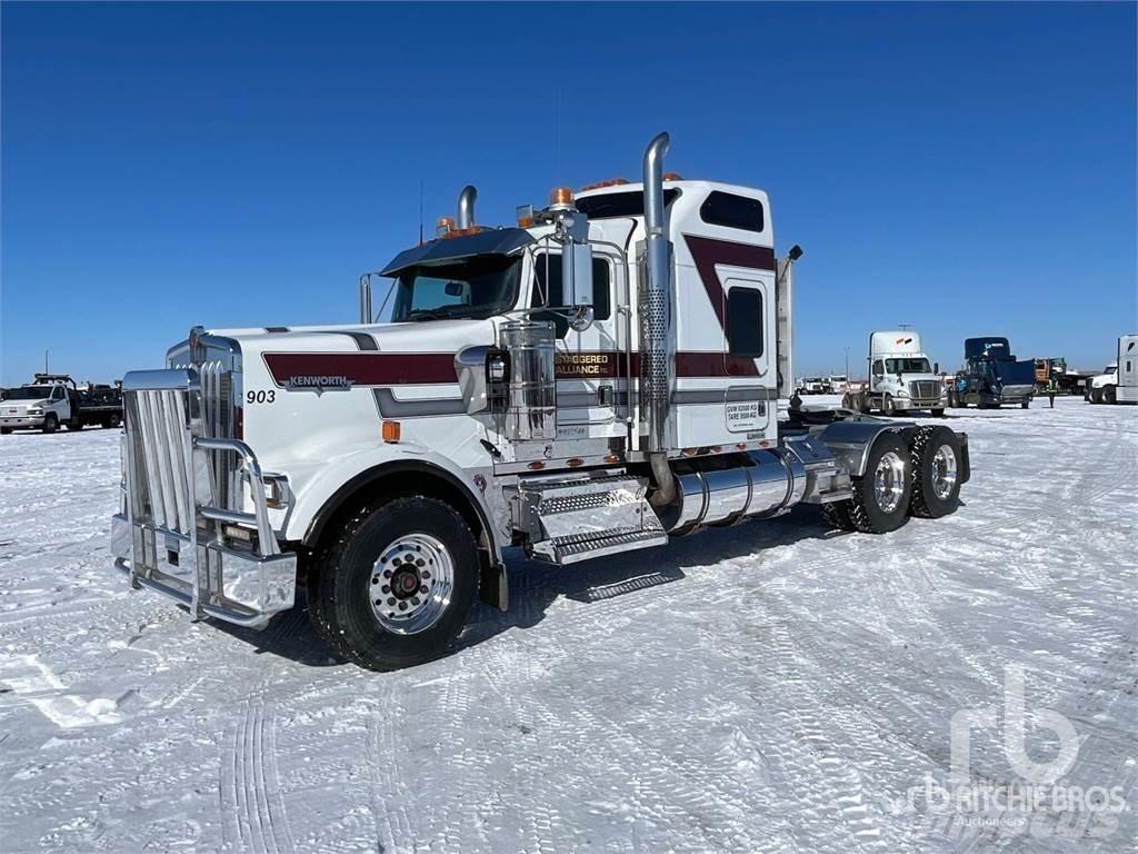 Kenworth W900 Тягачі