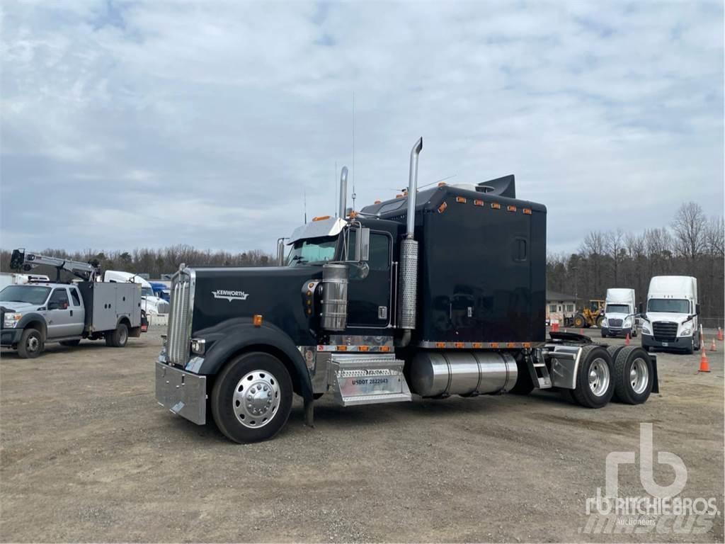 Kenworth W900 Тягачі