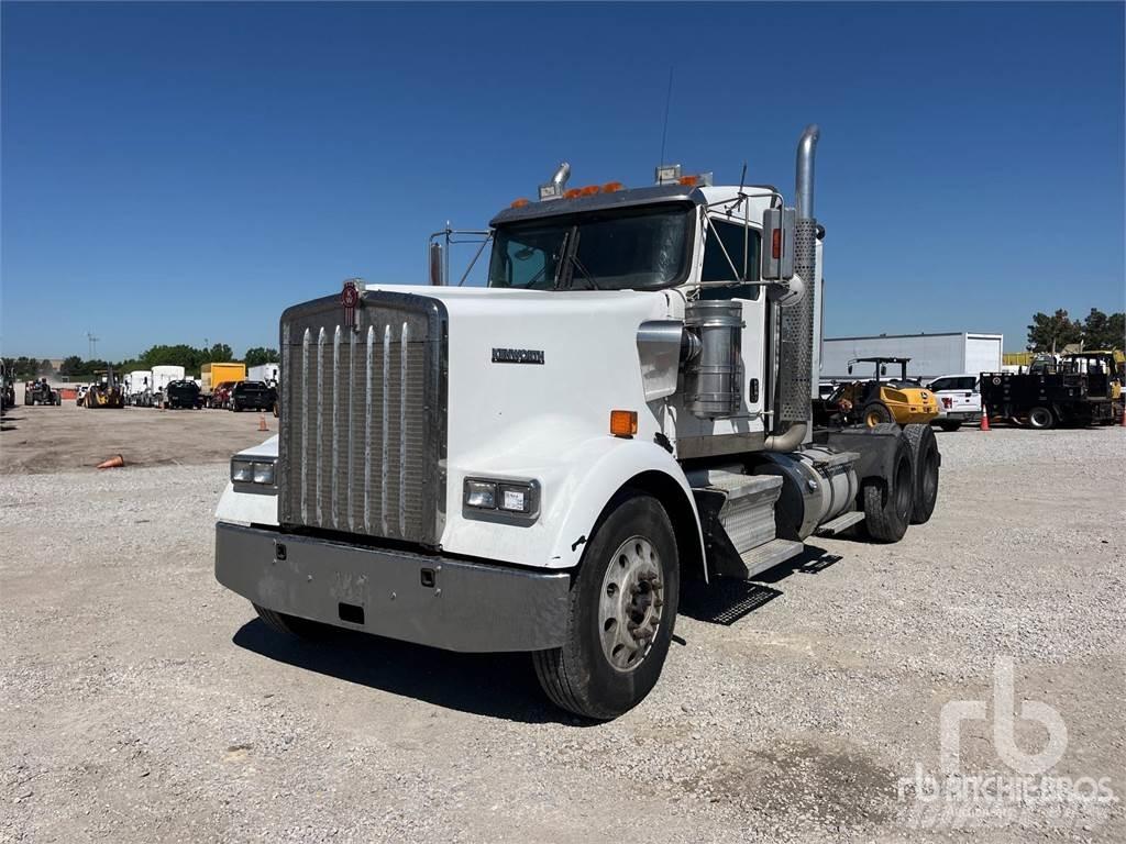 Kenworth W900 Тягачі