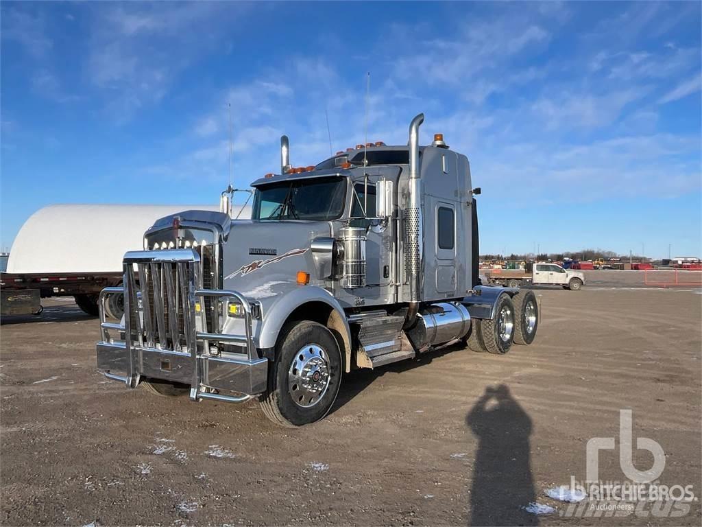 Kenworth W900 Тягачі