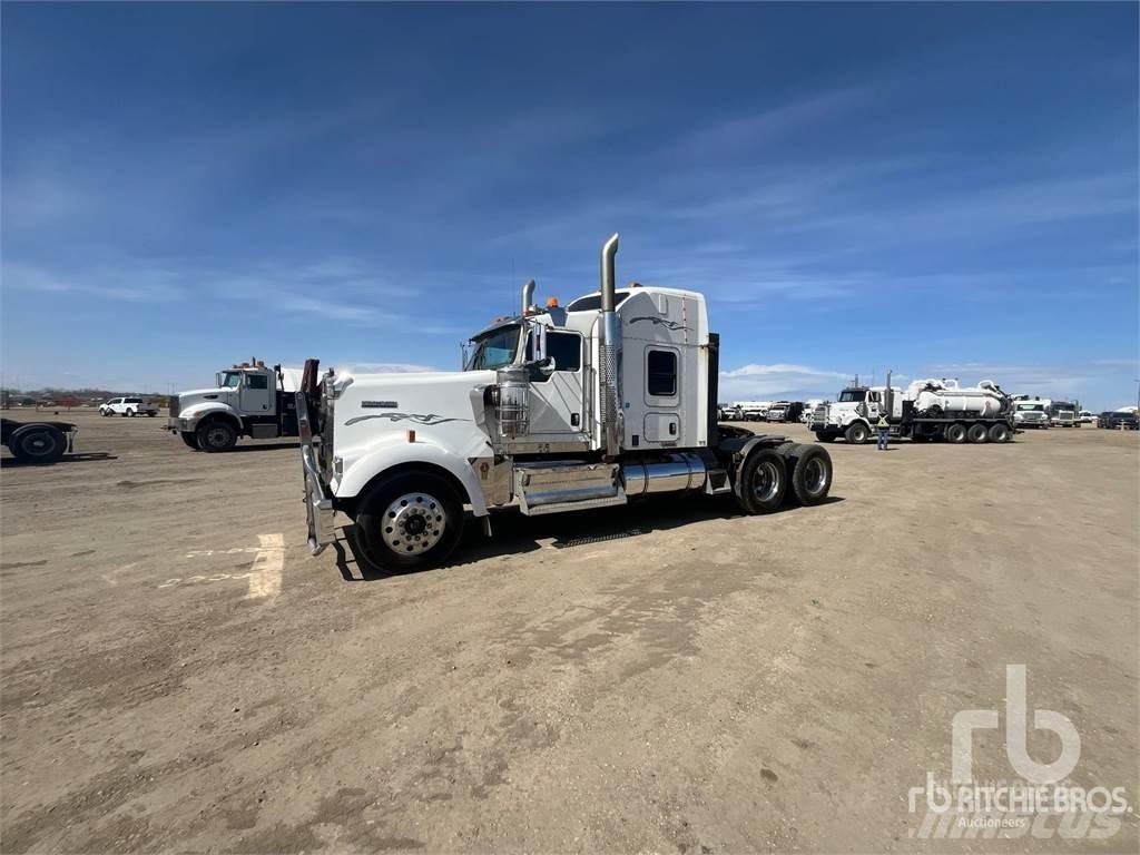 Kenworth W900 Тягачі